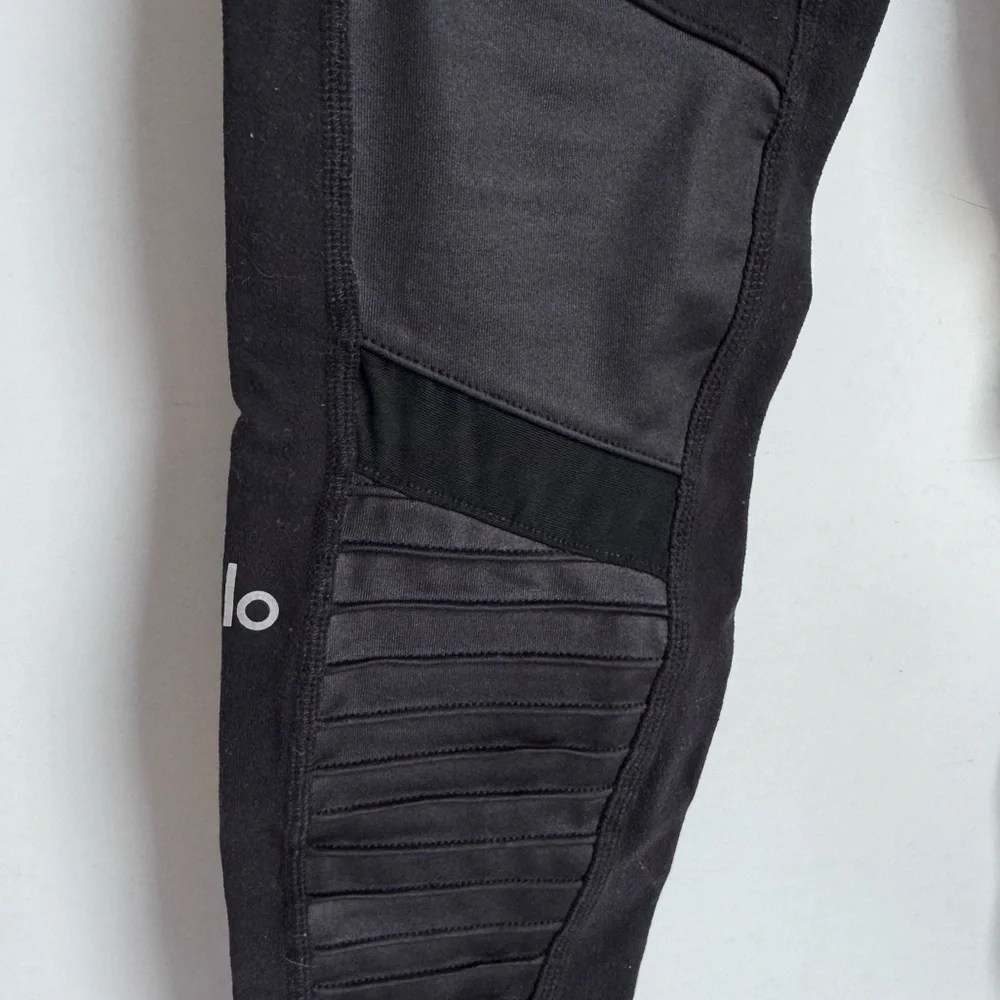 ALO YOGA High-Waist Moto‎ Legging Black woman XS sculpts lifts gorpcore